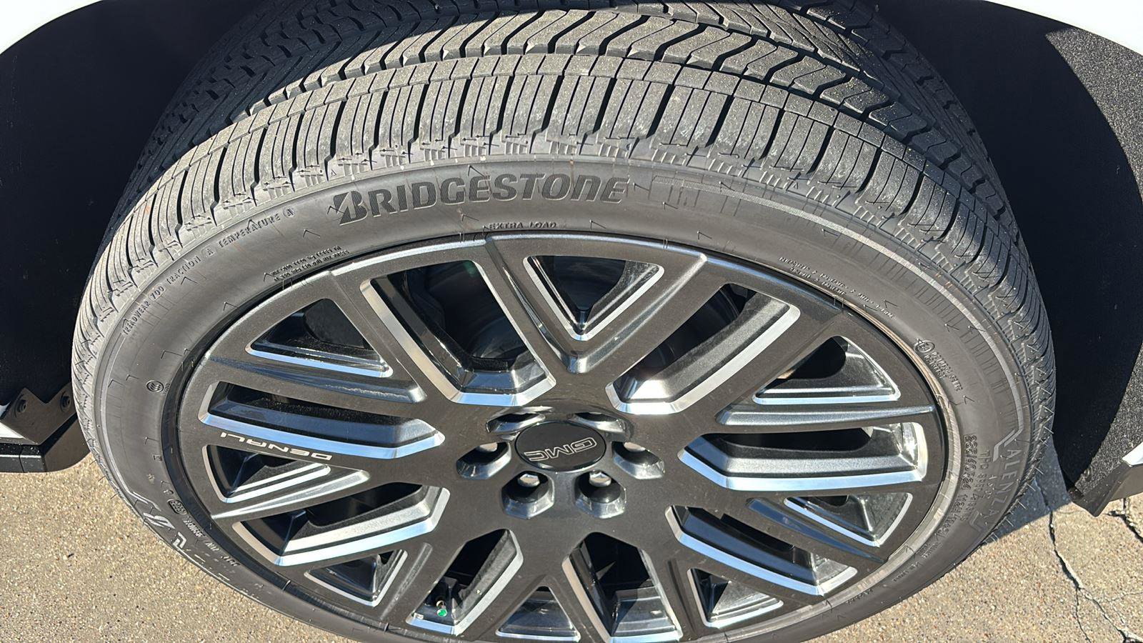 New 2026 GMC Yukon Denali Ultimate image 9