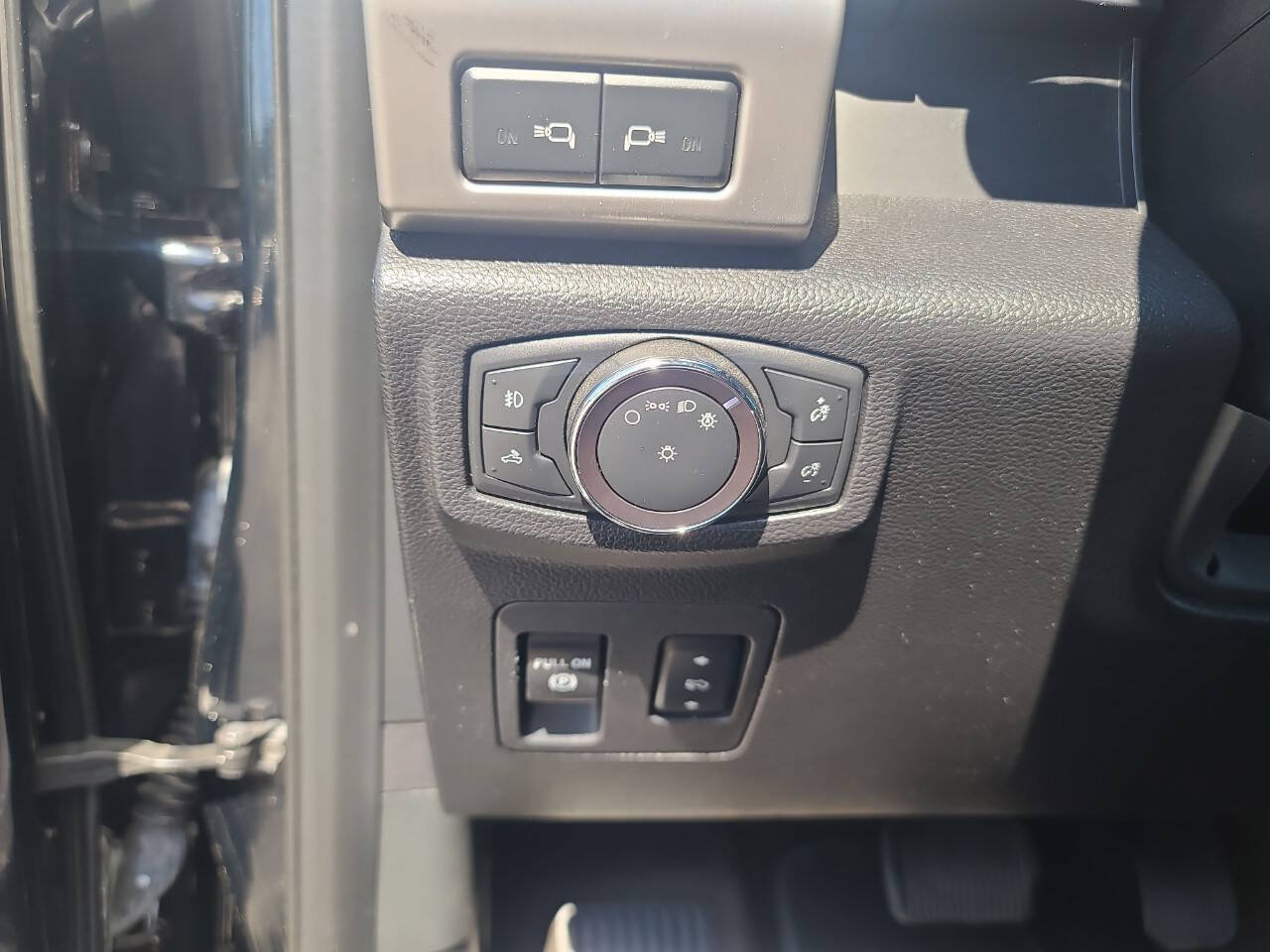 Used 2018 Ford F150 Platinum w/ Equipment Group 701A Luxury AWD/4WD image 24
