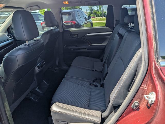Used 2015 Toyota Highlander Plus AWD/4WD image 9