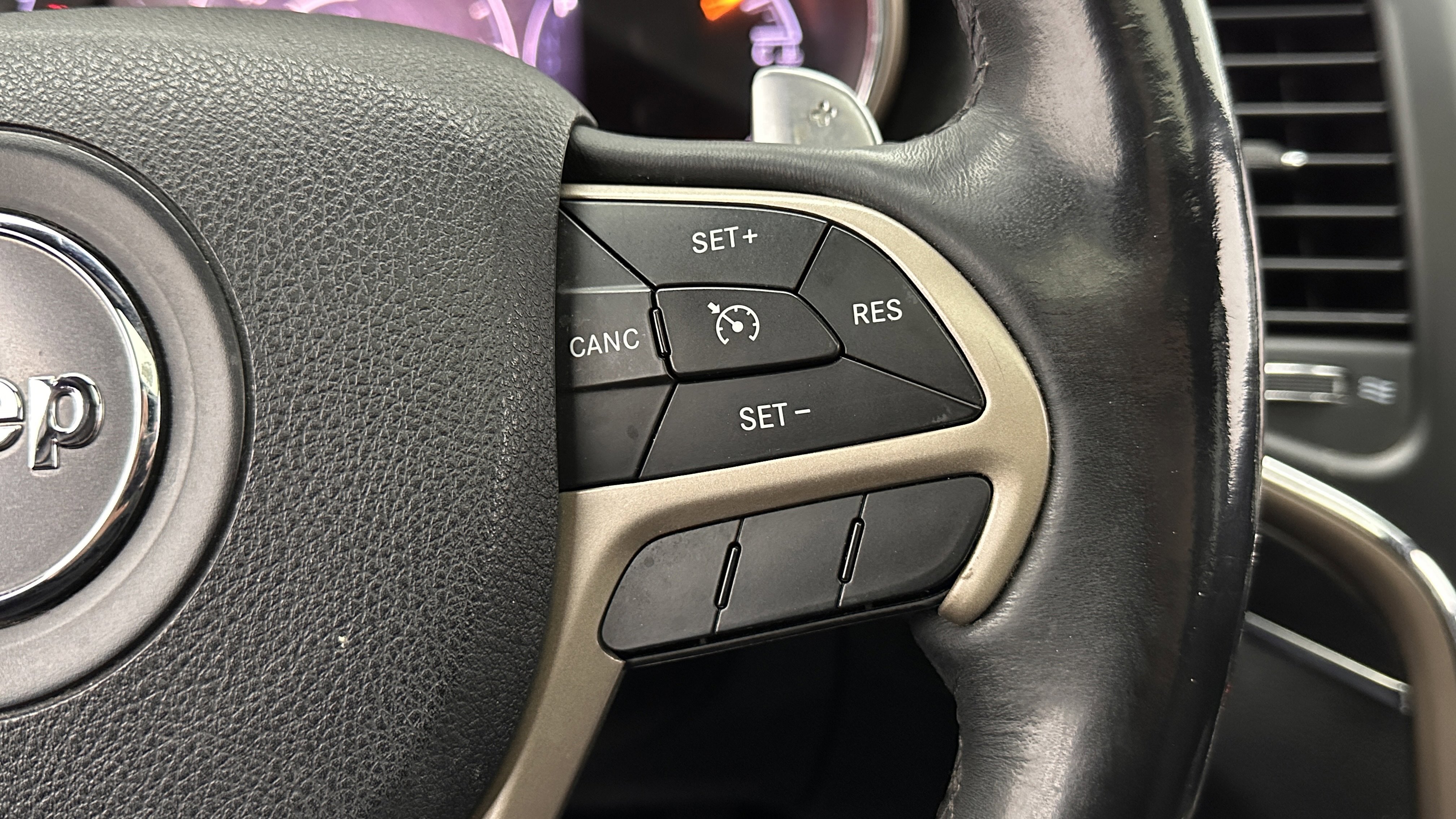 Used 2014 Jeep Grand Cherokee Limited RWD image 19