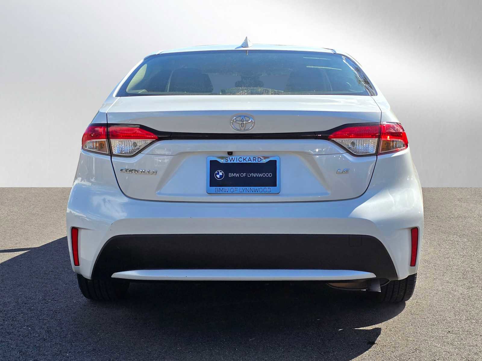 Used 2022 Toyota Corolla LE FWD image 4