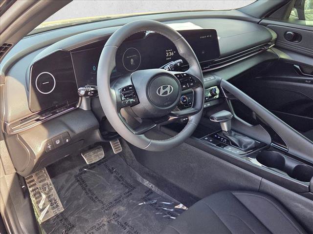 Used 2025 Hyundai Elantra SEL image 10