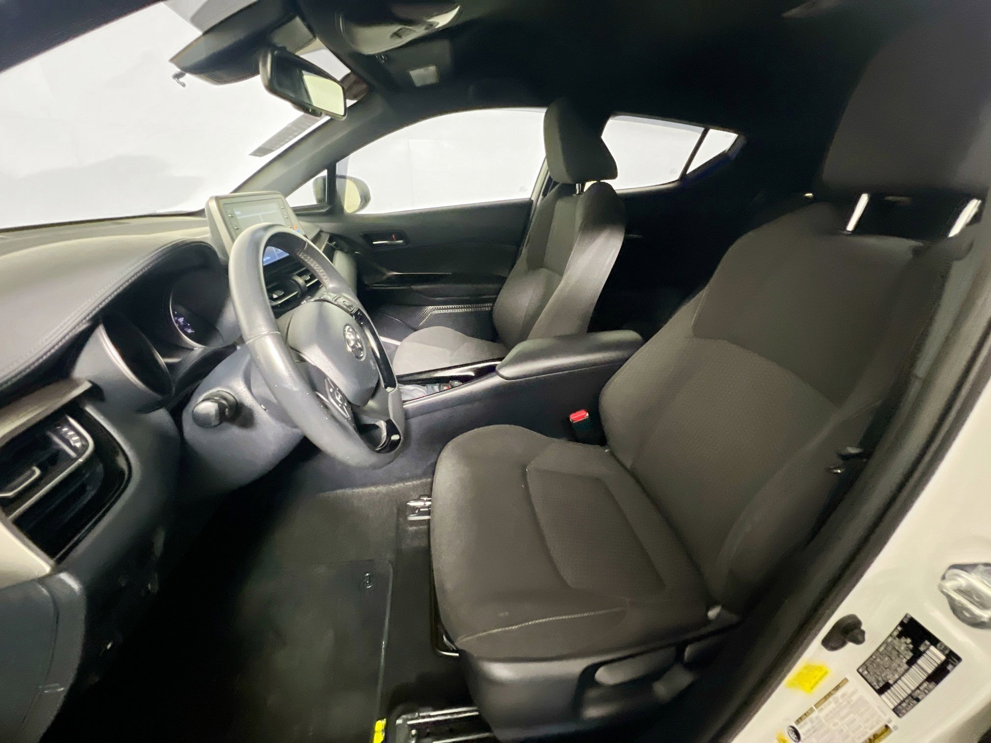 Used 2019 Toyota C-HR XLE image 14