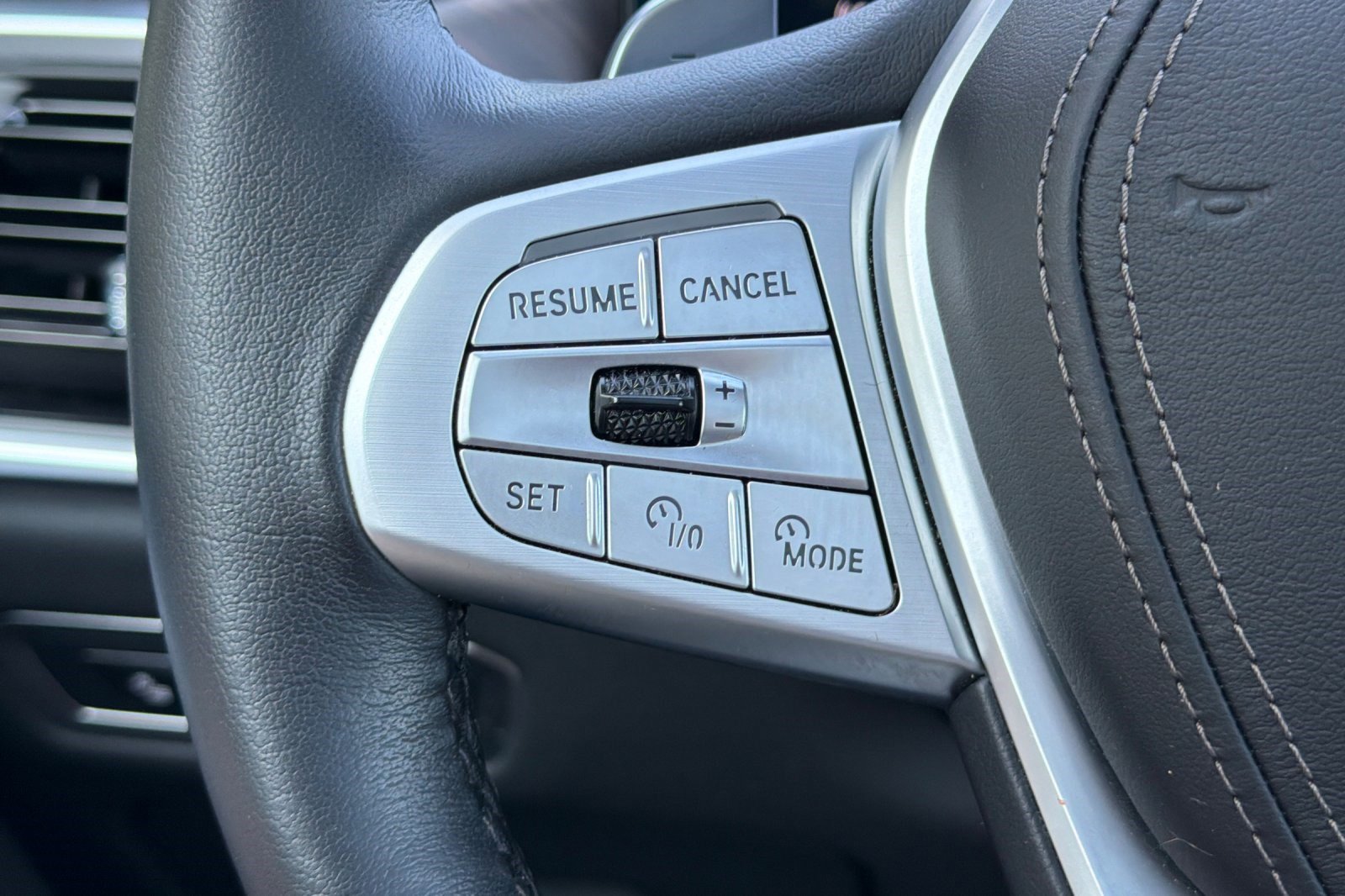 Used 2025 BMW X7 xDrive40i AWD/4WD image 30