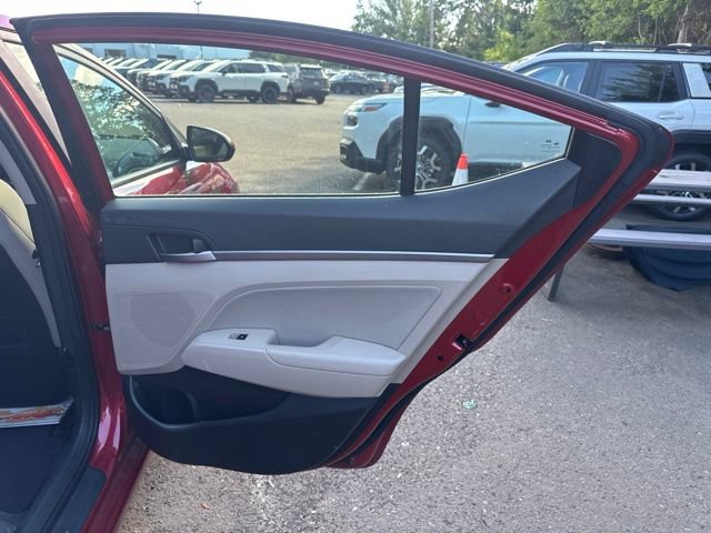 Used 2017 Hyundai Elantra SE FWD image 19