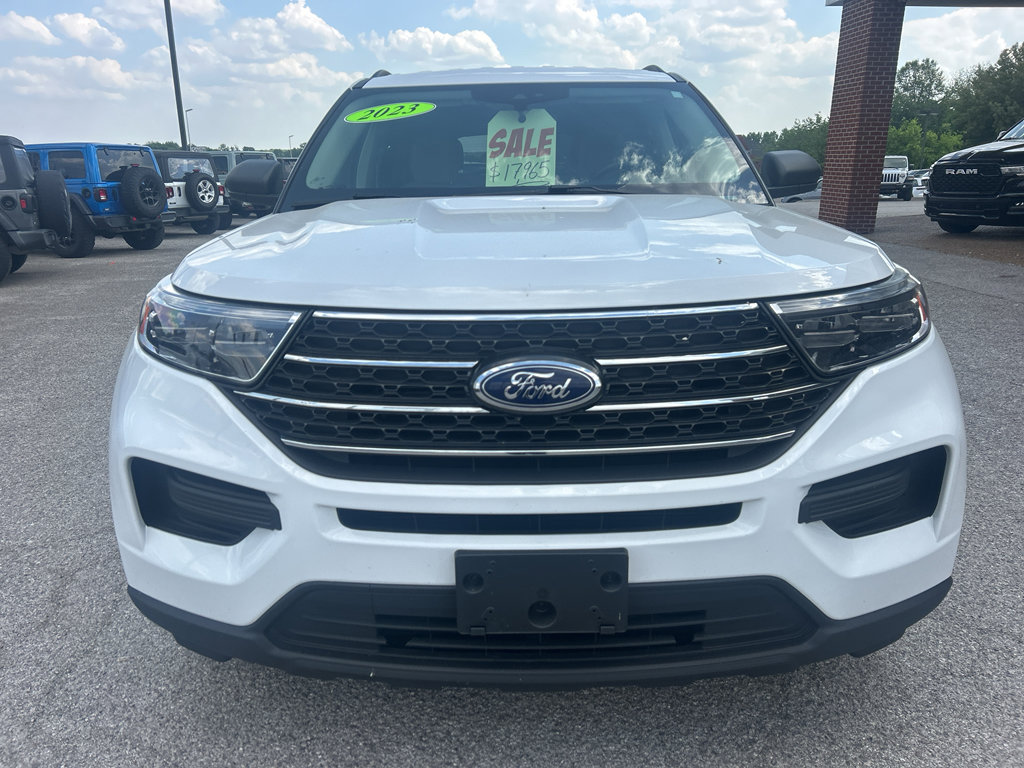Used 2023 Ford Explorer XLT RWD image 2