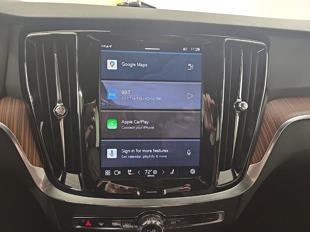 Used 2025 Volvo V60 B5 Cross Country Plus image 15