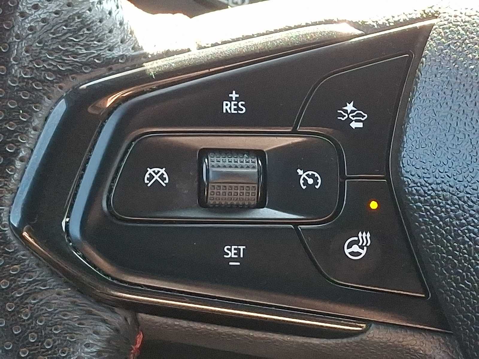 Used 2022 Chevrolet TrailBlazer RS w/ Technology Package AWD/4WD image 21