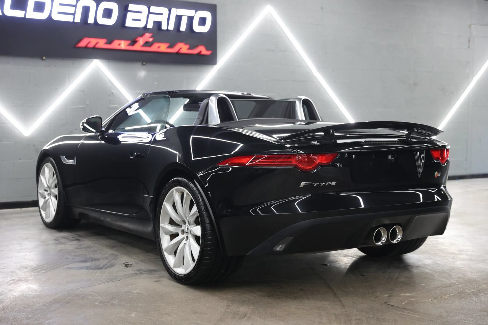 Used 2014 Jaguar F-TYPE Convertible RWD image 21