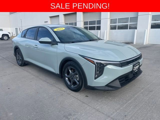 Used 2025 Kia K4 LXS image 1