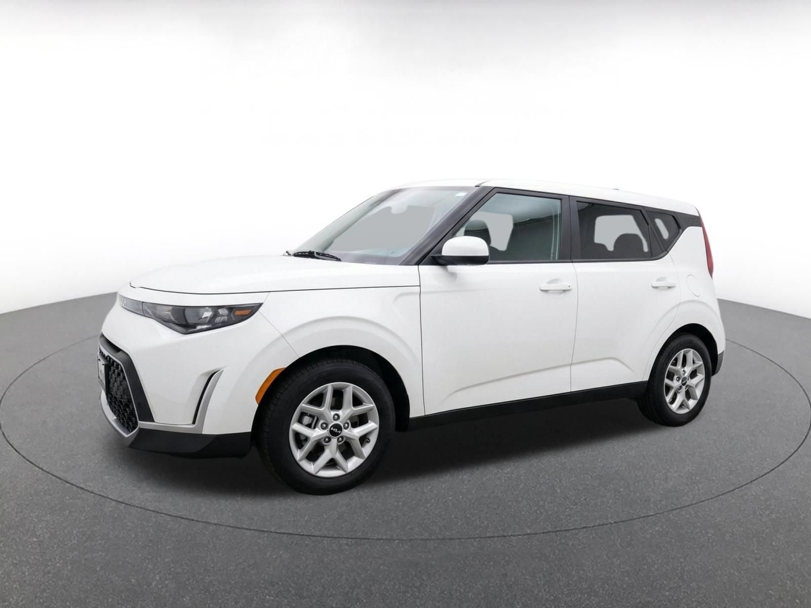 Used 2025 Kia Soul LX w/ LX Technology Package FWD image 9