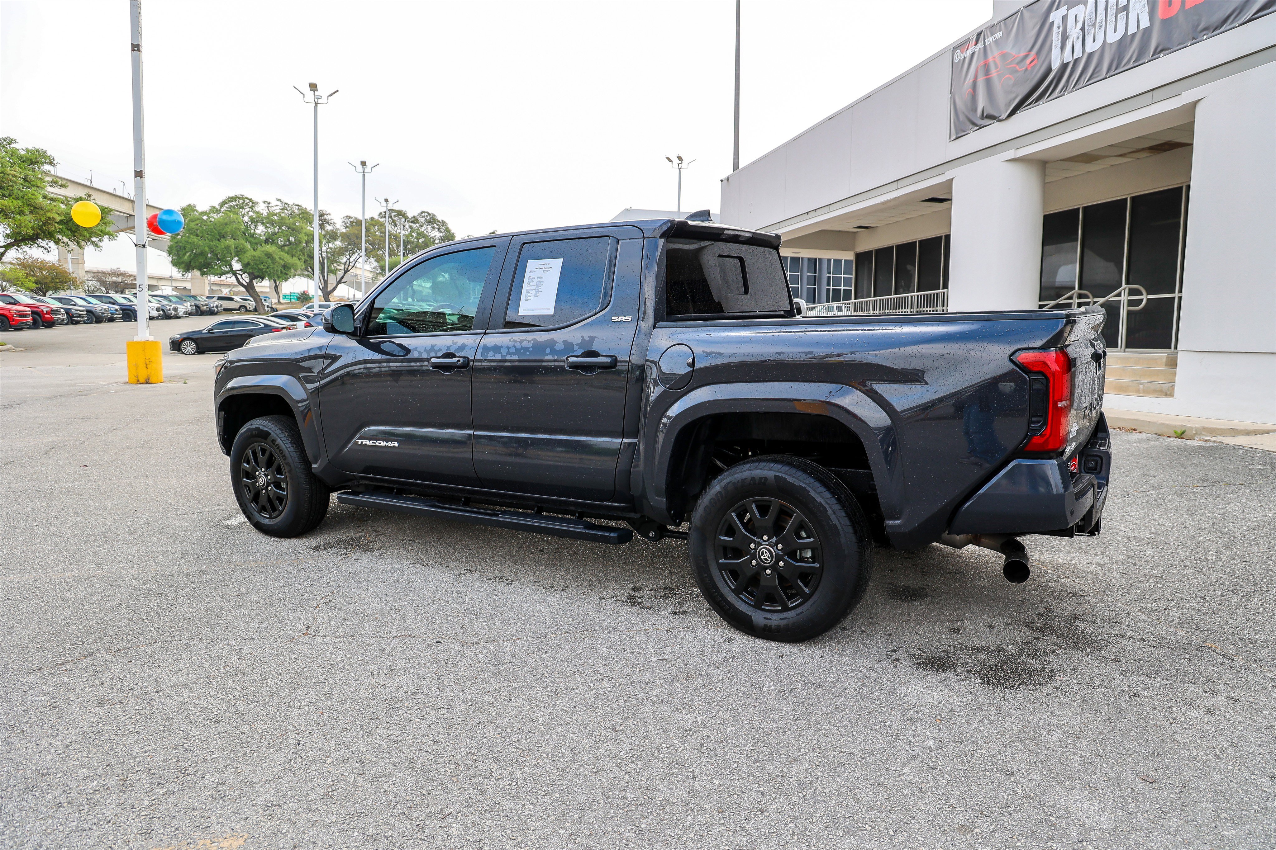 Certified 2025 Toyota Tacoma SR5 w/ SR5 Upgrade Package AWD/4WD image 10