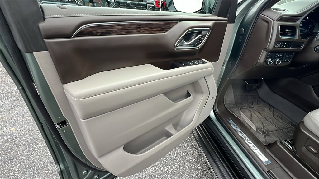 Certified 2023 Chevrolet Suburban LT w/ Luxury Package image 11