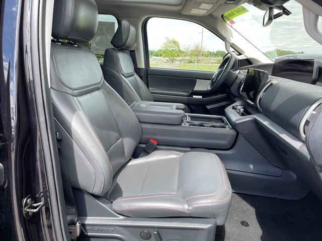 Used 2025 Ford Expedition Active AWD/4WD image 43