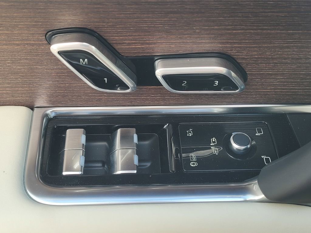 New 2025 Land Rover Range Rover SE image 11