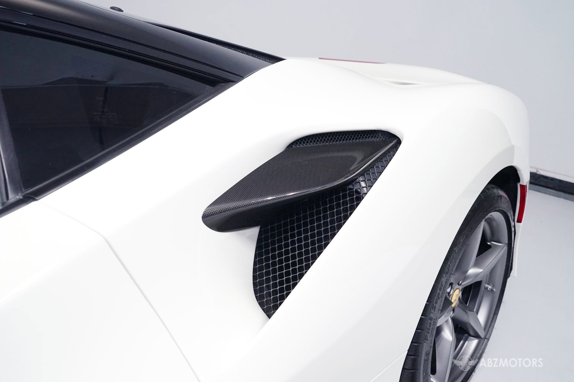 Used 2022 Ferrari F8 Tributo image 9