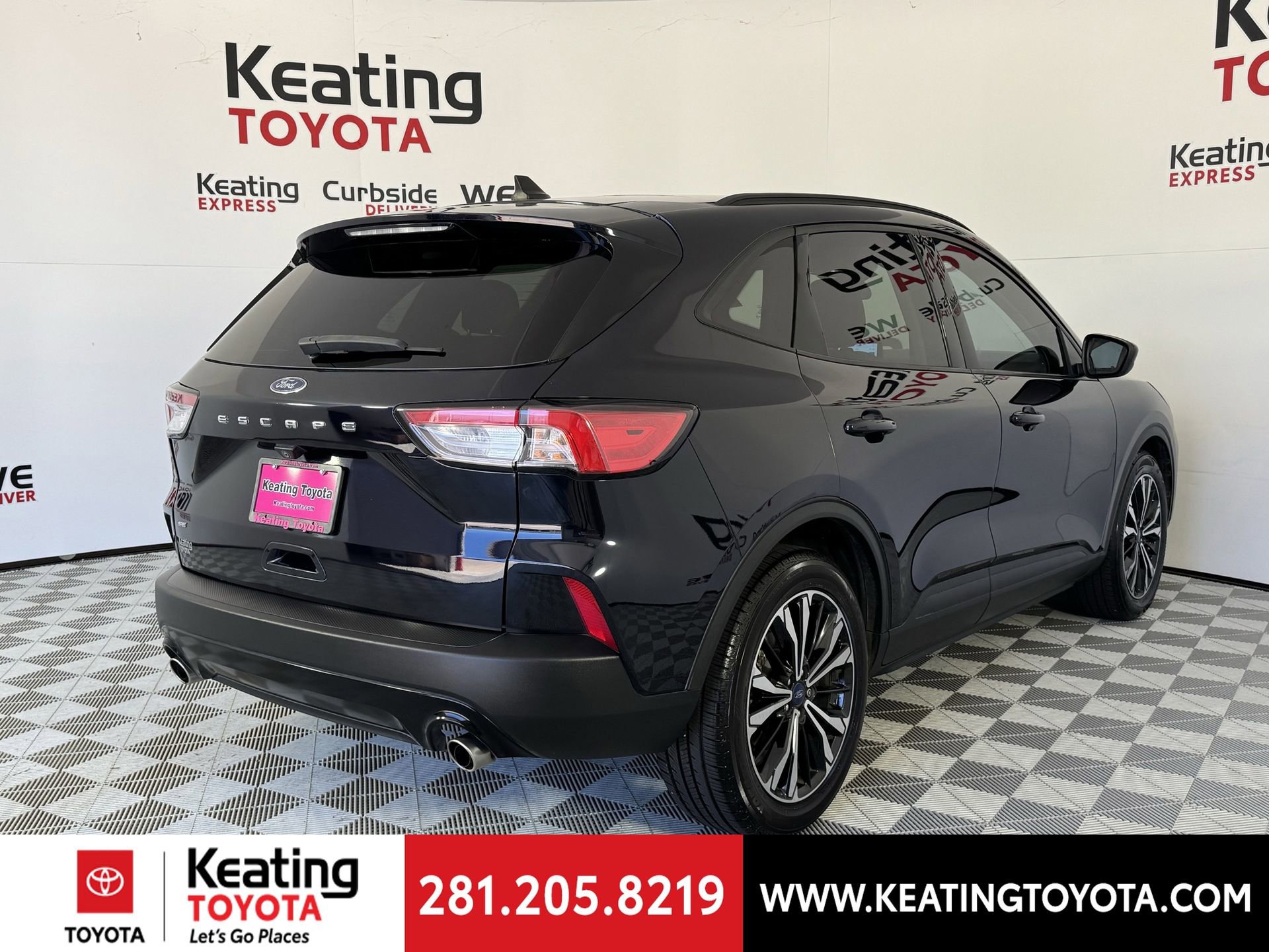 Used 2021 Ford Escape SE w/ SE Sport Appearance Package image 5