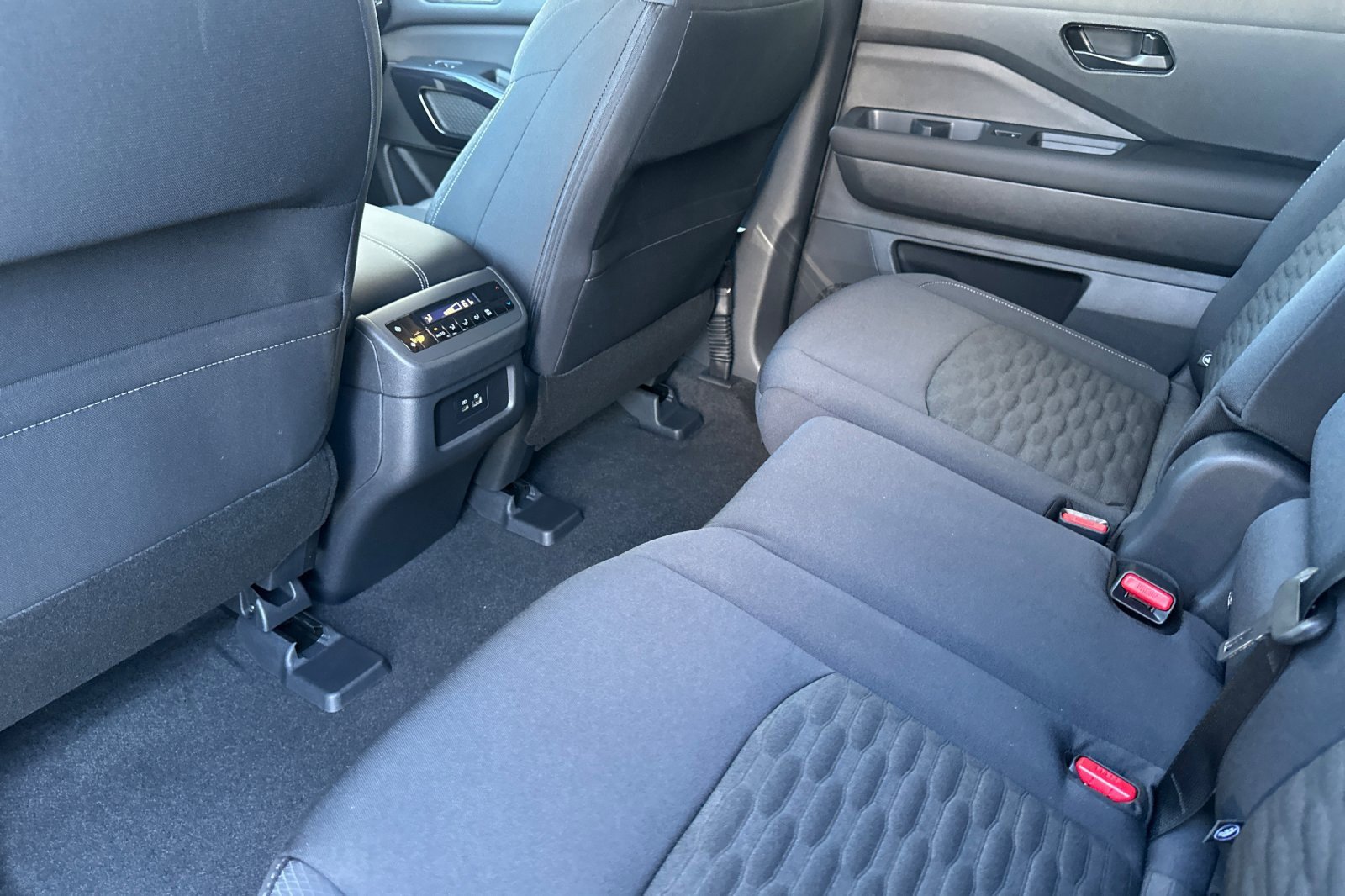 New 2025 Nissan Pathfinder SV w/ Black Appearance Package image 9