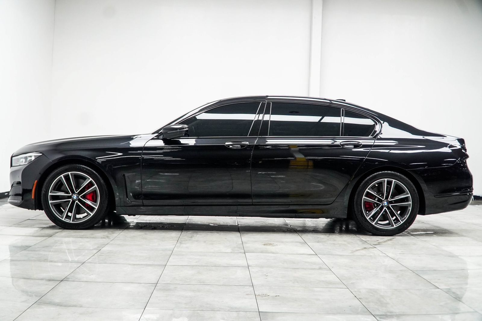 Used 2022 BMW 750i xDrive w/ Luxury Rear Seating Package AWD/4WD image 10