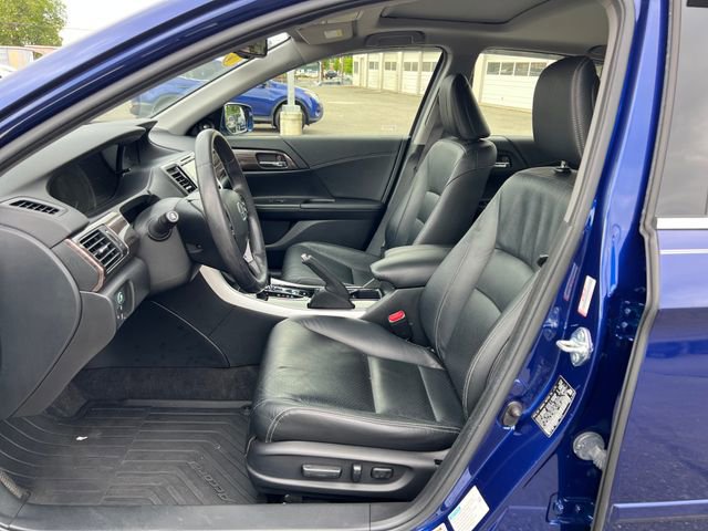 Used 2017 Honda Accord Touring image 14