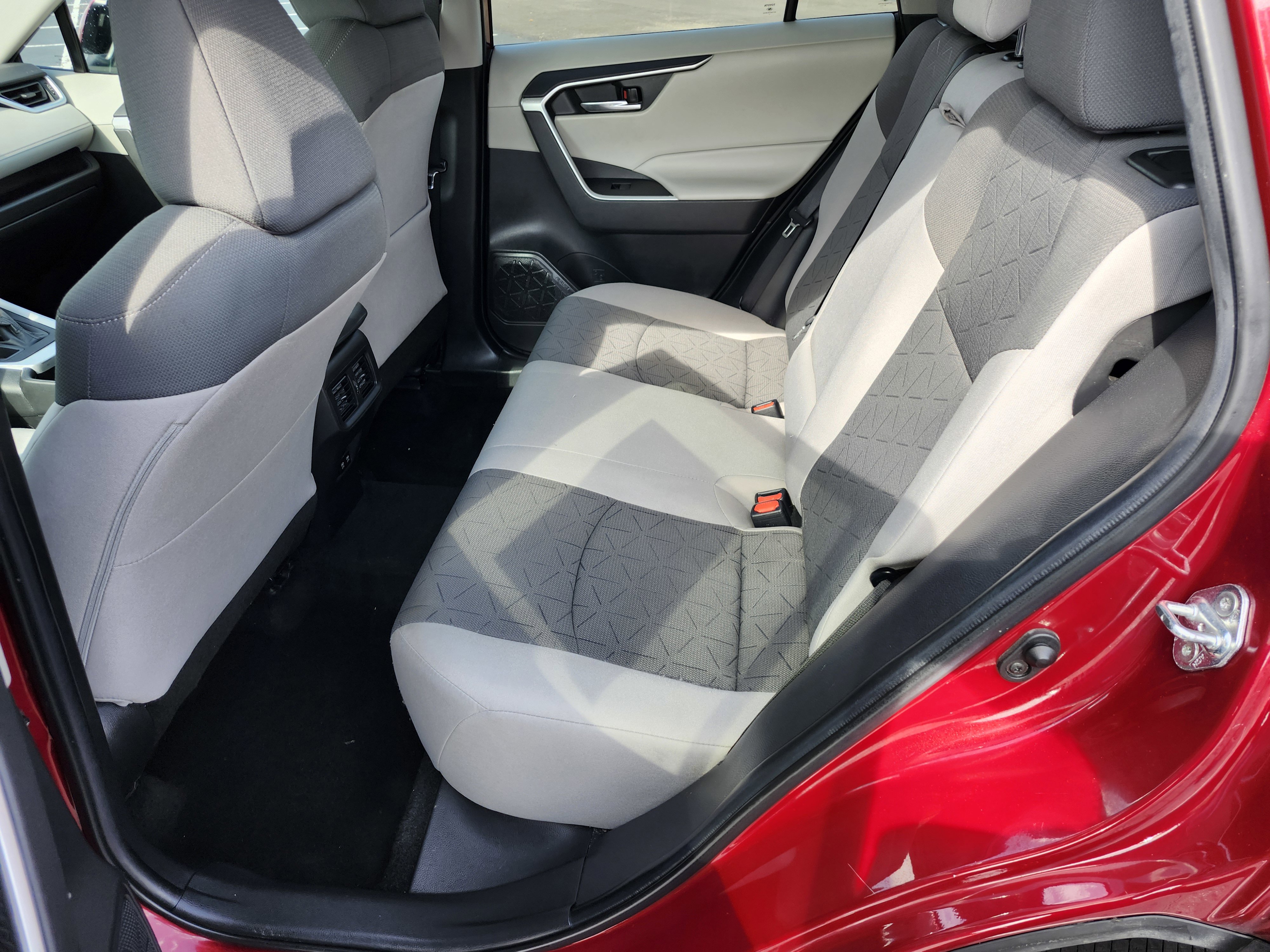 Used 2021 Toyota RAV4 XLE image 12