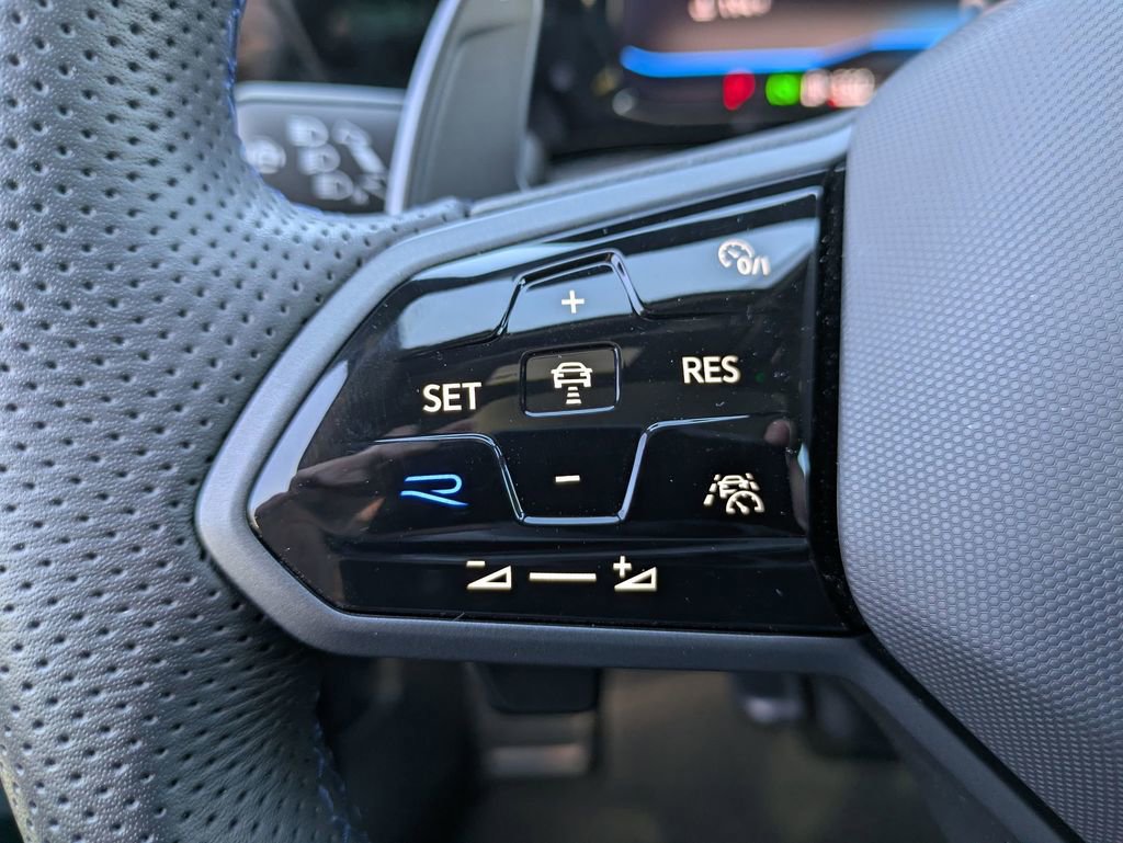 Used 2024 Volkswagen Golf R AWD/4WD image 18