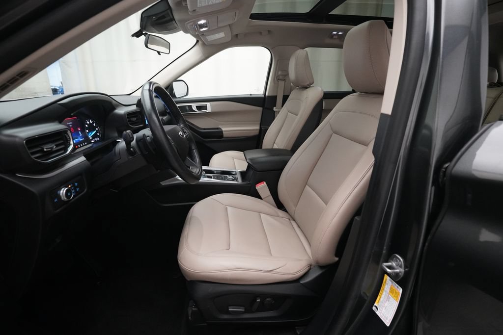 Used 2020 Ford Explorer XLT w/ Equipment Group 202A AWD/4WD image 7