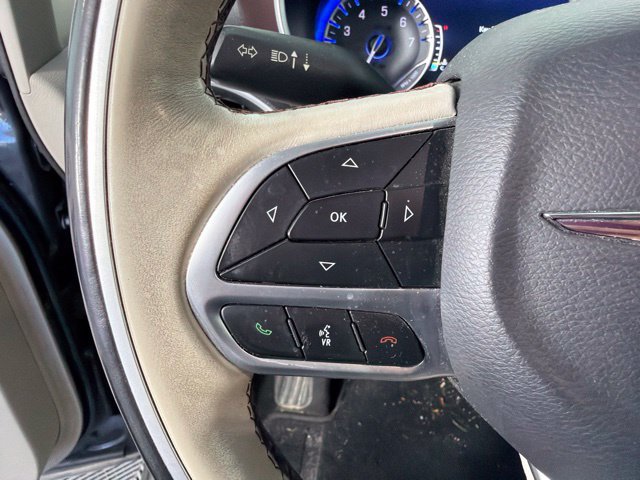 Used 2017 Chrysler Pacifica Limited FWD image 15
