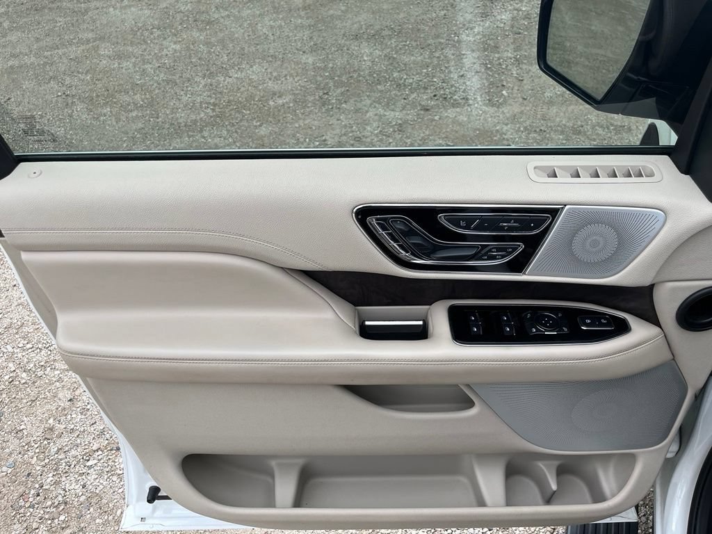 Used 2020 Lincoln Navigator Reserve w/ Luxury Package AWD/4WD image 15