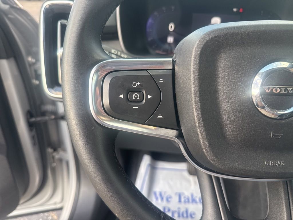 Used 2023 Volvo XC40 B5 Plus AWD/4WD image 34
