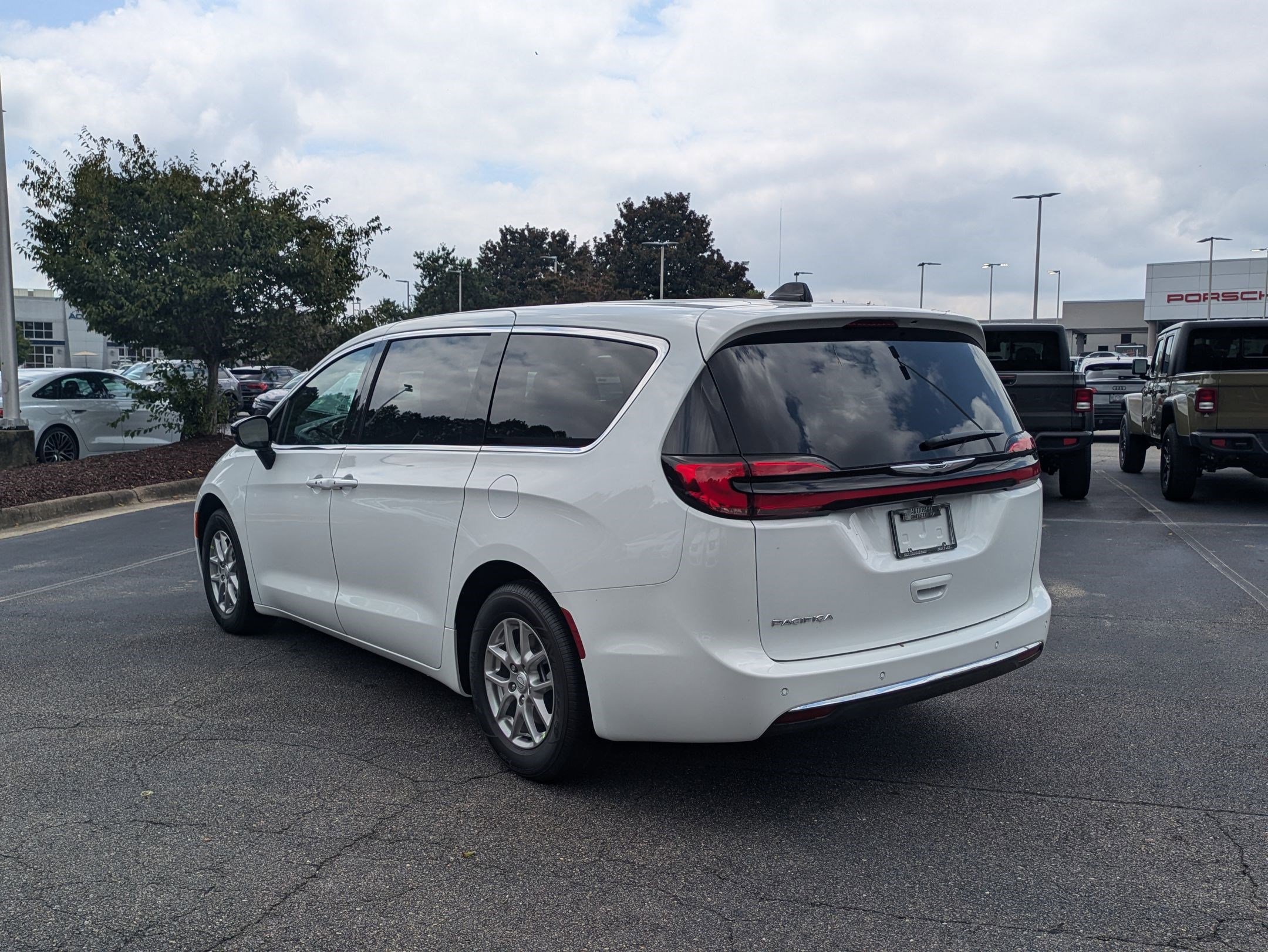 New 2026 Chrysler Pacifica Select image 7