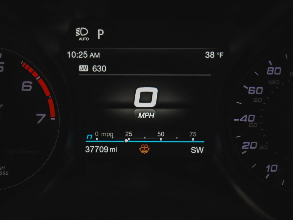 Used 2023 Alfa Romeo Stelvio Ti AWD/4WD image 15