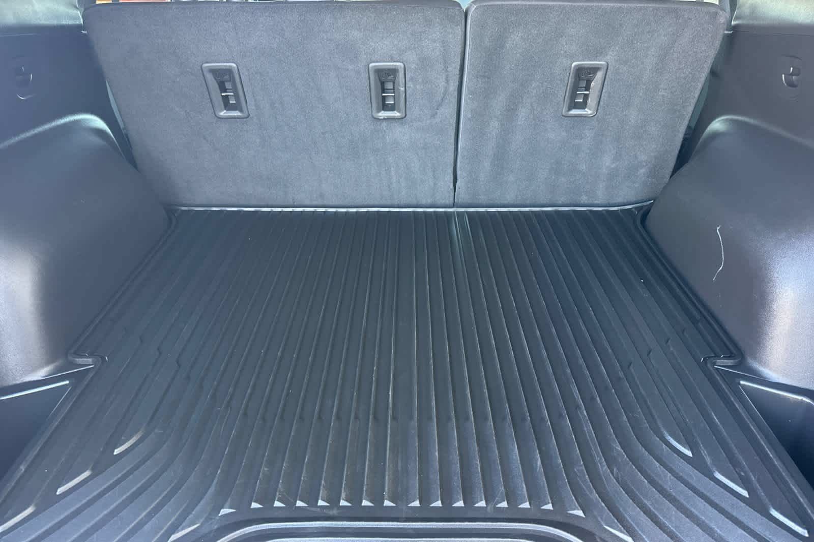 Used 2025 Chevrolet Blazer LT FWD image 16