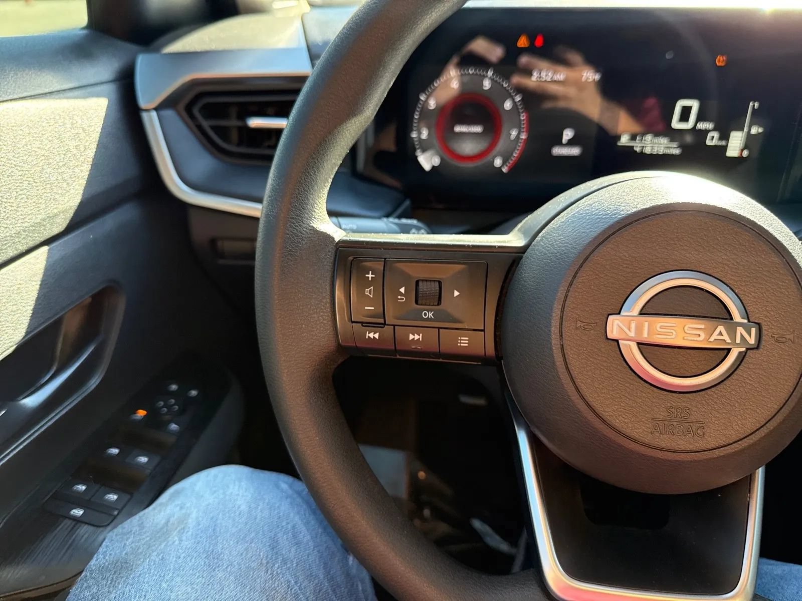 Used 2025 Nissan Kicks S AWD/4WD image 18