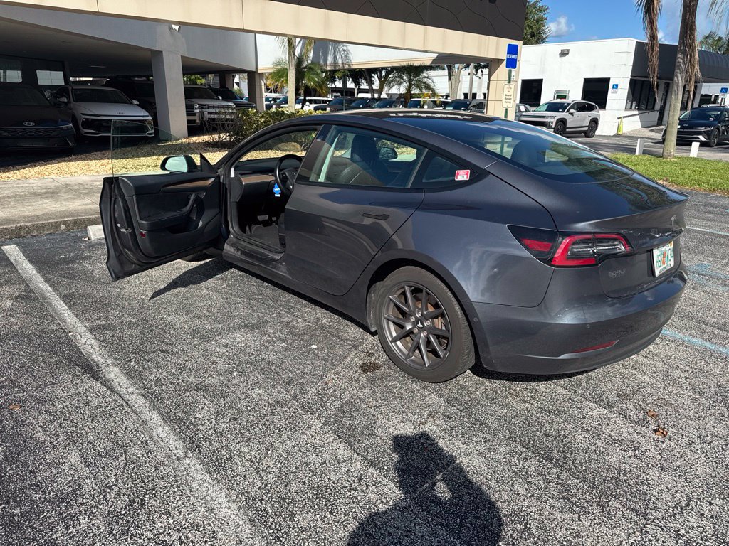 Used 2022 Tesla Model 3 RWD image 9