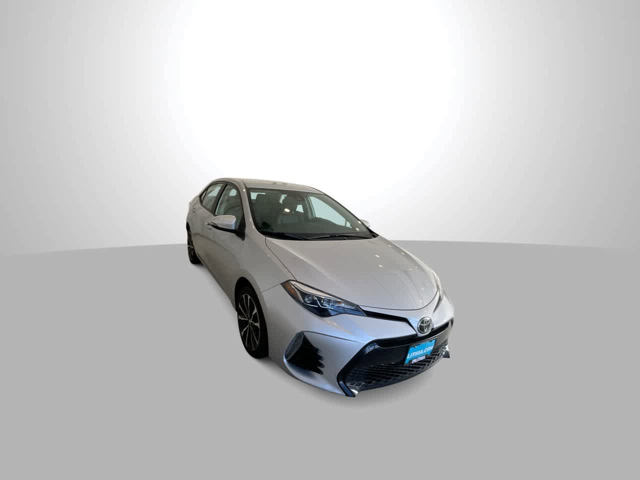 Used 2018 Toyota Corolla SE FWD image 2