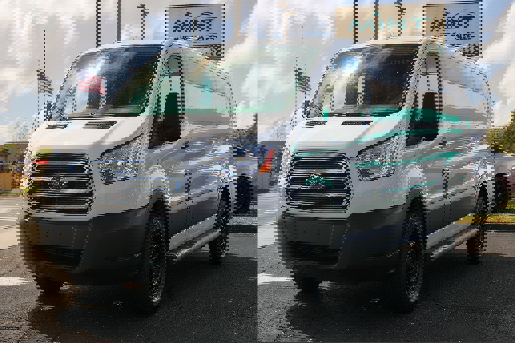 Used 2018 Ford Transit 250 130 Low Roof w/ Exterior Upgrade Package image 4