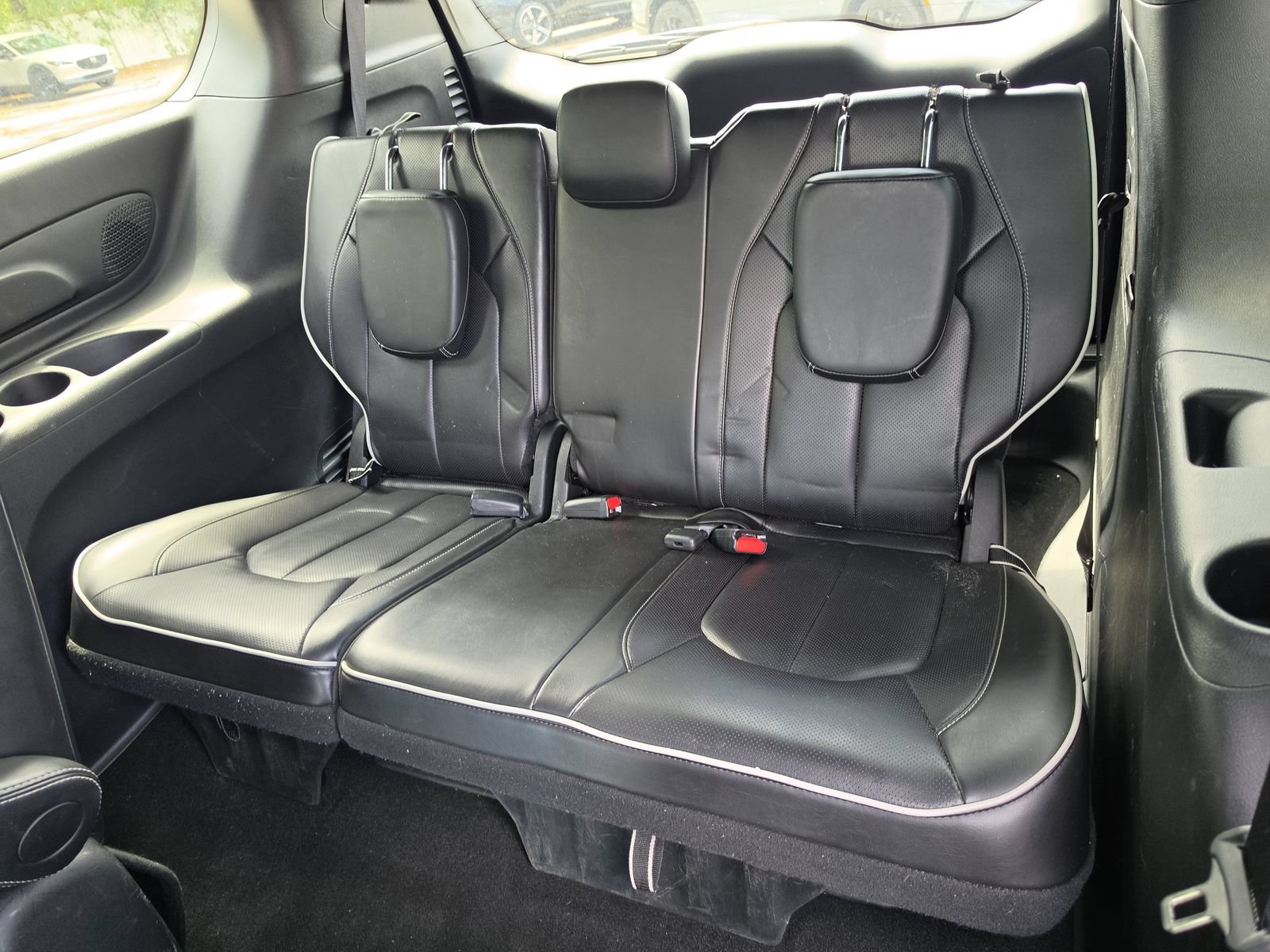 Used 2024 Chrysler Pacifica Premium FWD image 15