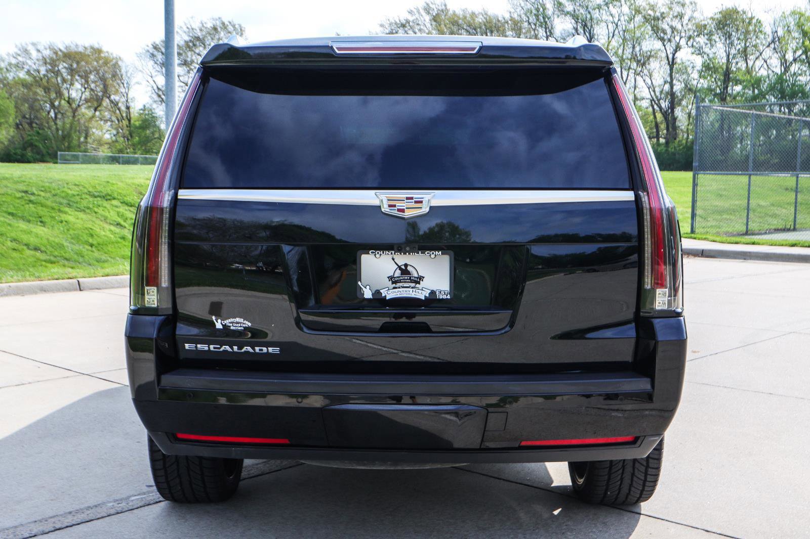 Used 2018 Cadillac Escalade Luxury AWD/4WD image 25
