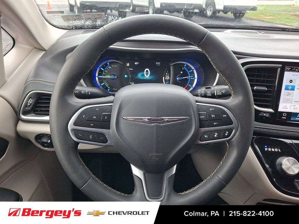 Used 2023 Chrysler Pacifica Touring-L image 22