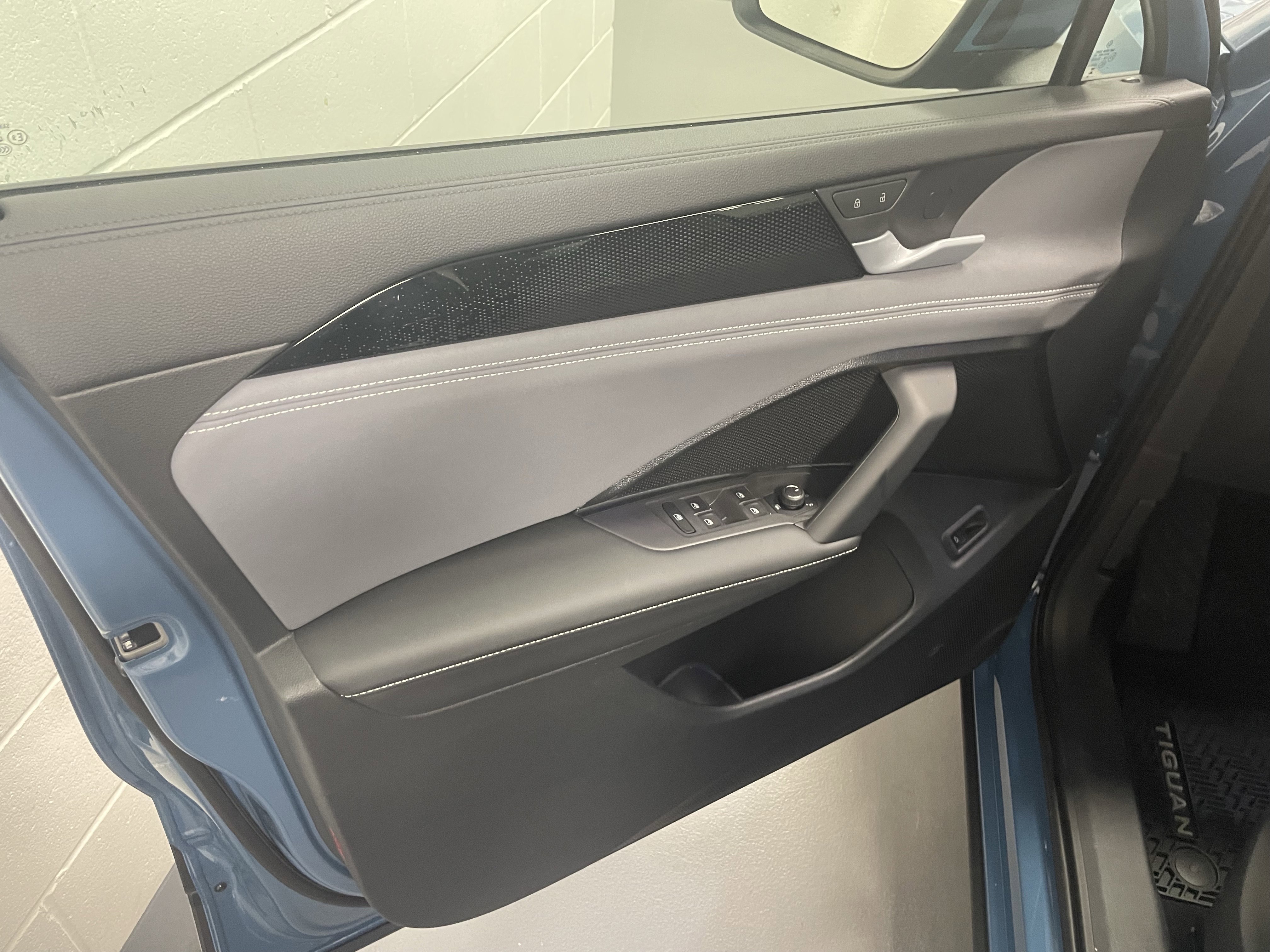 New 2025 Volkswagen Tiguan SE image 5