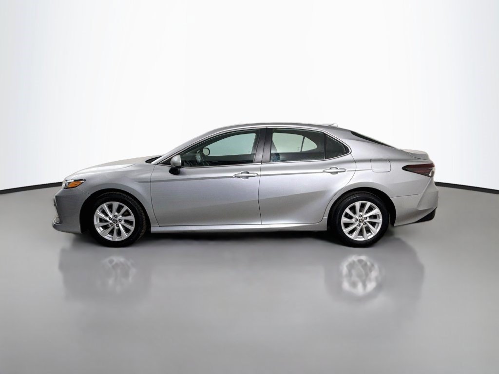 Used 2022 Toyota Camry LE AWD/4WD image 6