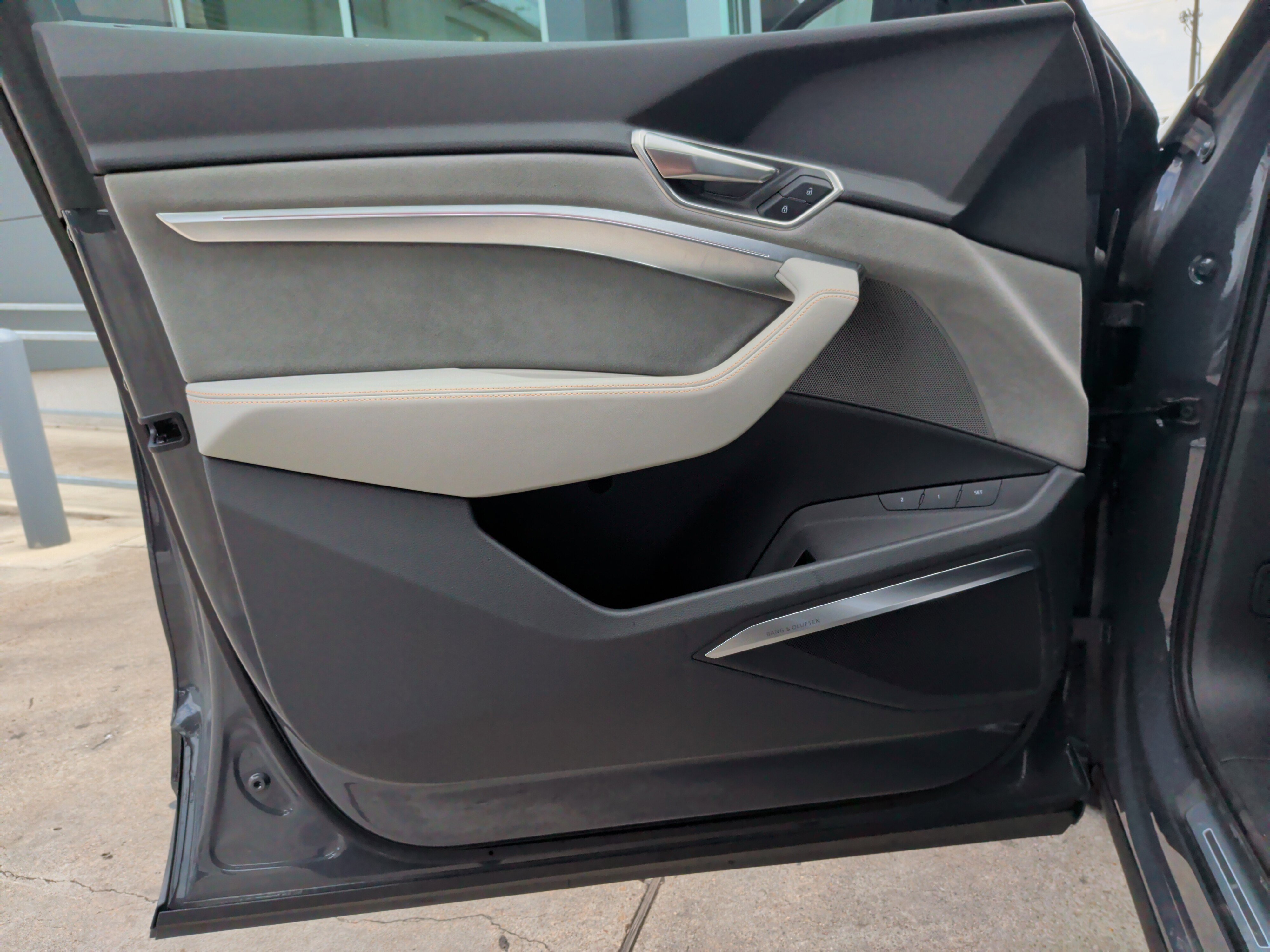 Used 2024 Audi Q8 e-tron Prestige w/ Prestige Package image 14