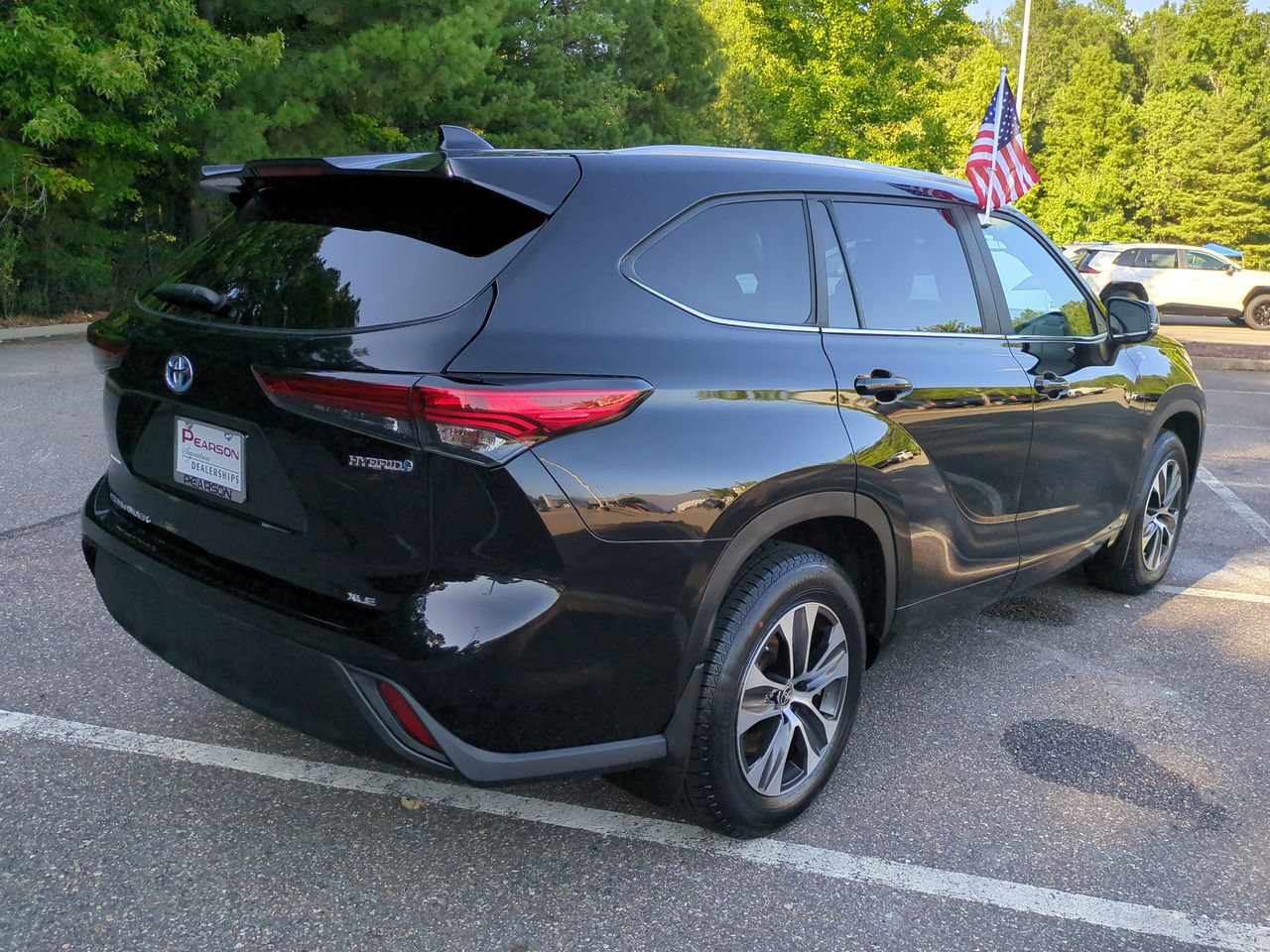 Used 2023 Toyota Highlander XLE AWD/4WD image 4