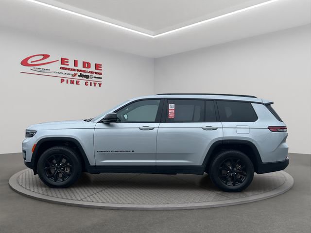 Used 2024 Jeep Grand Cherokee L Laredo image 2