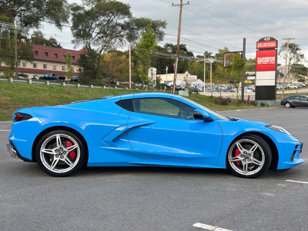 Used 2021 Chevrolet Corvette Stingray Premium Cpe w/ Battery Protection Package RWD image 8