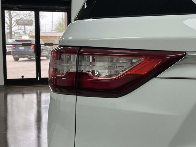 Used 2019 Chevrolet Traverse LT image 11