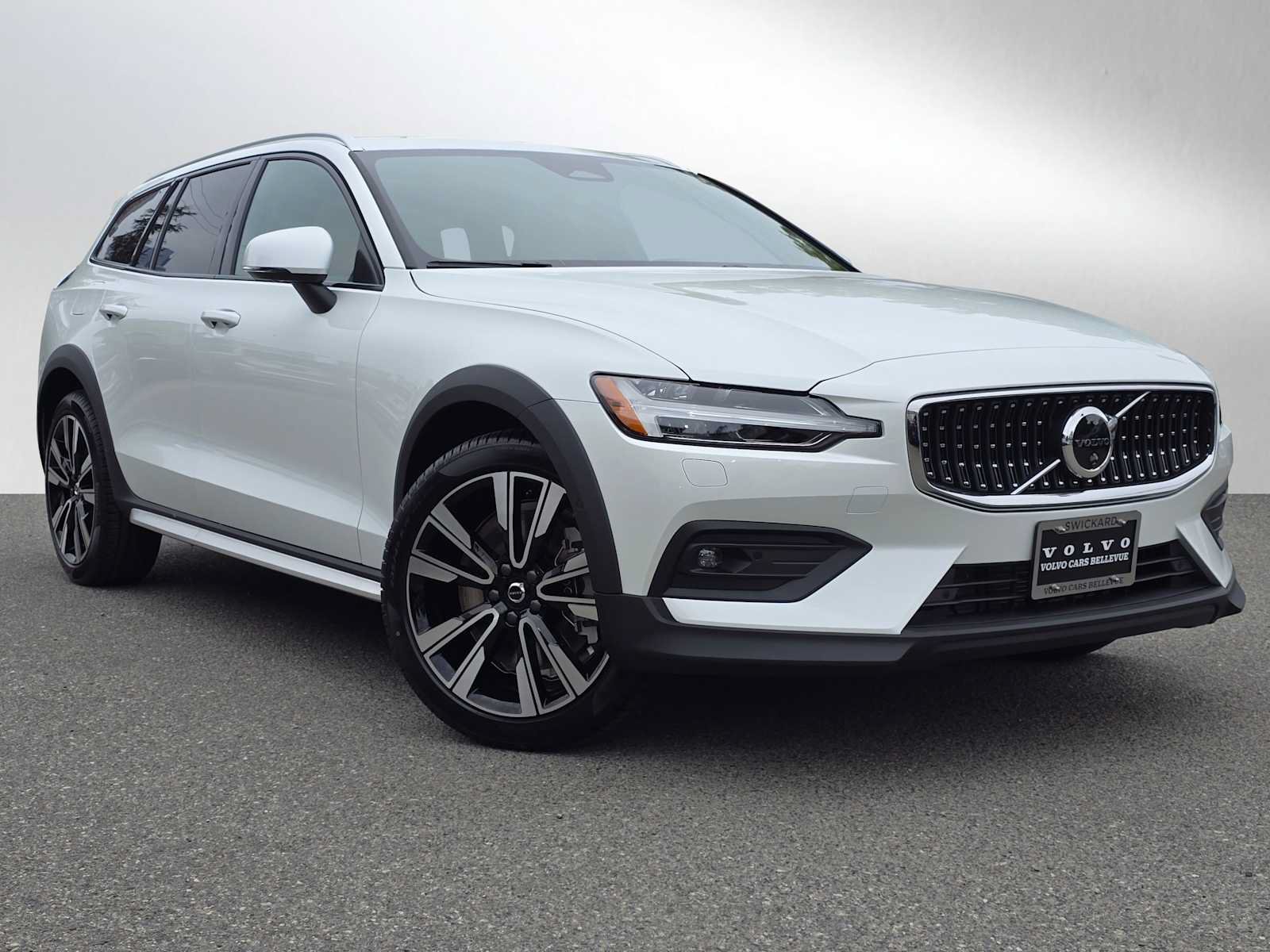 New 2026 Volvo V60 B5 Cross Country Ultra w/ Protection Package Premier AWD/4WD image 1