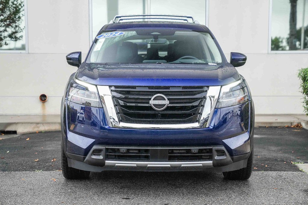 Used 2024 Nissan Pathfinder Platinum image 2