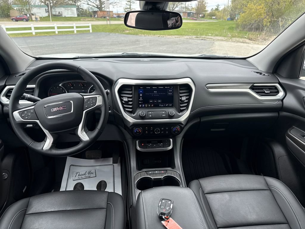 Used 2023 GMC Acadia SLT w/ LPO, Floor Liner Package FWD image 3